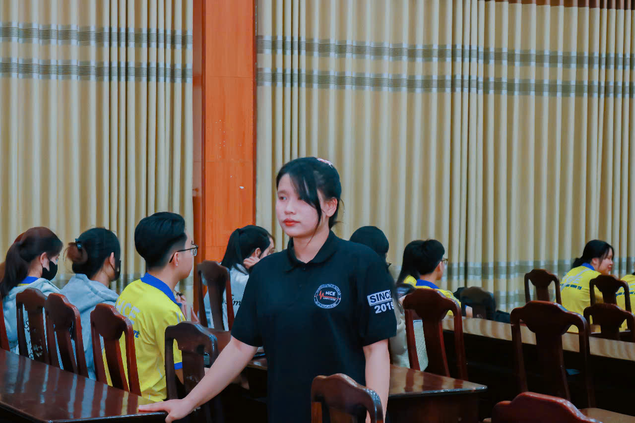 TRẦN THỊ THU CẨM